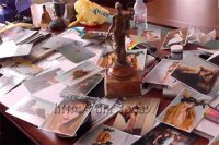 Личные фото и вещи из кабинета главы Хозяйственного суда Донецкой области (Видео)