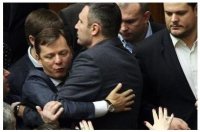 Дерутся противные.