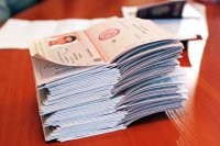 Жители Латвии массово принимают российское гражданство