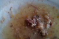 Мобилизованные солдаты сняли на фото кашу с червями, которой их кормит командование