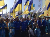Тысячи украинцев вышли на митинги и марши против гражданской войны в Донбассе