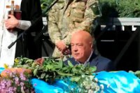 Москаль на коленях просил прощение у карателей