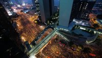 Противники Occupy Central разогнали активистов на площади в Гонконге