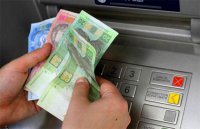 За девять месяцев украинцы вынесли из банков треть бюджета страны