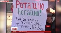 Родственники нацгвардейцев устроили погромы на улицах Львова. ВИДЕО