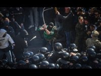 Суд арестовал несчастного «ребенка-инвалида, ходящего в корсете и почти слепого», который цепью бил милицию под Радой