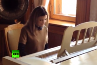 Прокурор Крыма Наталья Поклонская сыграла на рояле в музее Ливадийского дворца