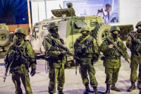 Киев поклялся объявить России войну и забрать Крым