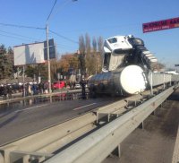 В Киеве перевернулась фура с подсолнечным маслом. Письмо от Konrad Karlowitsch