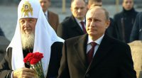Путин возложил цветы к памятнику вождям народного ополчения Минину и Пожарскому