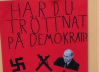 Плакат с "диктатором Путиным" и свастикой на стене в шведской школе