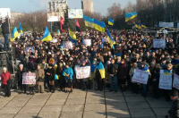 В Мариуполе на вече требовали введения военного положения
