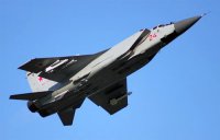 Истребитель МИГ-31БМ расчищает дорогу для стратегических бомбардировщиков ТУ-95