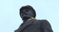 На Украине снесли очередного Ленина. Теперь в Запорожье