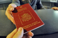 Французский сенатор призвал Париж отменить визовый режим с Россией