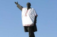 Запорожский Ленин снова устоял