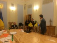 После отъезда хозяина состоялся фуршет для лыцарей...