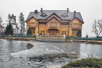 Бывшую дачу Януковича готовы сдать под новогодний банкет