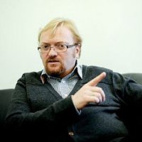 Милонов предложил всем "политически опущенным" геям уехать из страны