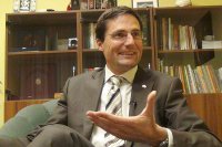 Когда слоны сражаются, гибнет трава