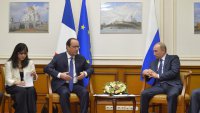 Олланд вышел из тени к Путину