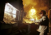 В украинском Кременчуге сталевары вышли на митинг против закрытия завода