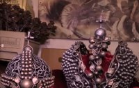 Донецкий кузнец сделал корону из осколков украинских снарядов