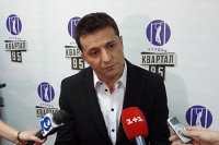 Насмешили: джип комика Зеленского забросали «зажигалками»