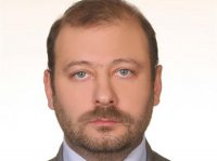 Коней на переправе не меняют, если нельзя сменить весь табун