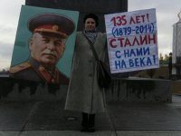 В Киеве состоялась акция Две гвоздики для товарища Сталина — 9