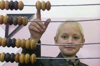 В Херсоне учеников младших классов обязали собирать продукты для ВСУ