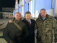 Порошенко записал новогоднее обращение с "киборгами" из Донецкого аэропорта