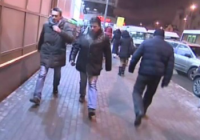 Корреспонденты НТВ сняли побег Навального из-под домашнего ареста: видео