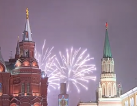 Новый год в Москве встретили праздничным салютом