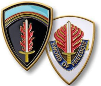 Значки, которыми американский генерал награждал украинских солдат без рук, продаются по $9