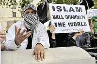 Запад сам вскормил зверя. Так зачем же его дразнить?