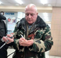 Милиционеры задержали одесского активиста-пенсионера за георгиевскую ленточку