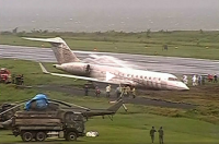 Самолет с министрами загорелся в аэропорту