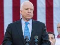 Маккейн призвал Обаму дать в руки украинцам смертельное оружие