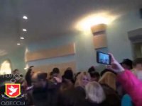 Одесситки троллят правосеков