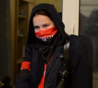 Девушка в модных очках оказалась наводчицей нацгвардии