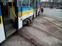 Символично: в Днепропетровске с рельсов сошел трамвай «Единая страна»