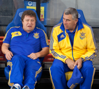 Тренеры сборной Украины по футболу Александр Заваров и Юрий Сивуха - вперед на фронт!