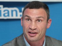 Кличко удивили требования повысить зарплаты и снизить цены на бензин