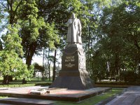 Семья генерала Ватутина опасается сноса памятника в Киеве и хотела бы перезахоронить прах в России