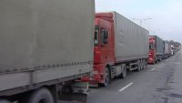 Украина не пускает своих дальнобойщиков домой