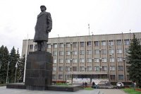 В Славянске пытались повалить памятник Ленину