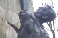 Укроподонки отпилили руку бронзовому памятнику воинам-афганцам