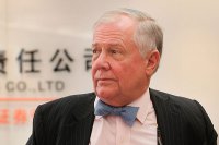 Миллиардер из США отговаривает от доллара