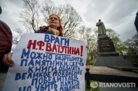Ветераны в Киеве вышли на защиту памятника герою Великой Отечественной войны генералу Ватутину